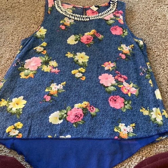 2/$20 Janice sleeveless shirt- Small - Picture 9 of 10